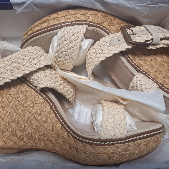 Stuart Weitzman - Alex - Ivory Crochet - Wedge Sandals - 9.5 NWB - Picture 7 of 11